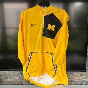 Nike Michigan pullover windbreaker - very good condition